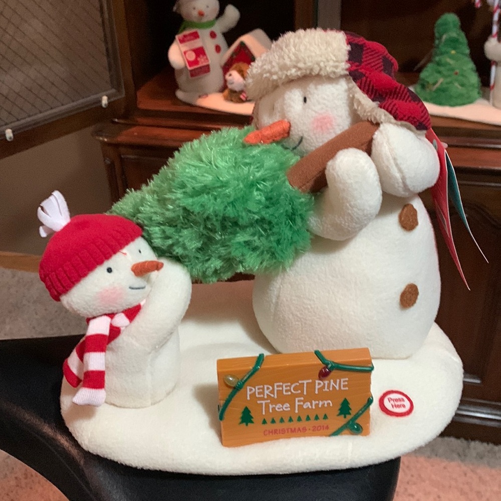 2014 Perfect Pine  Tree farm Hallmark singing snowmen